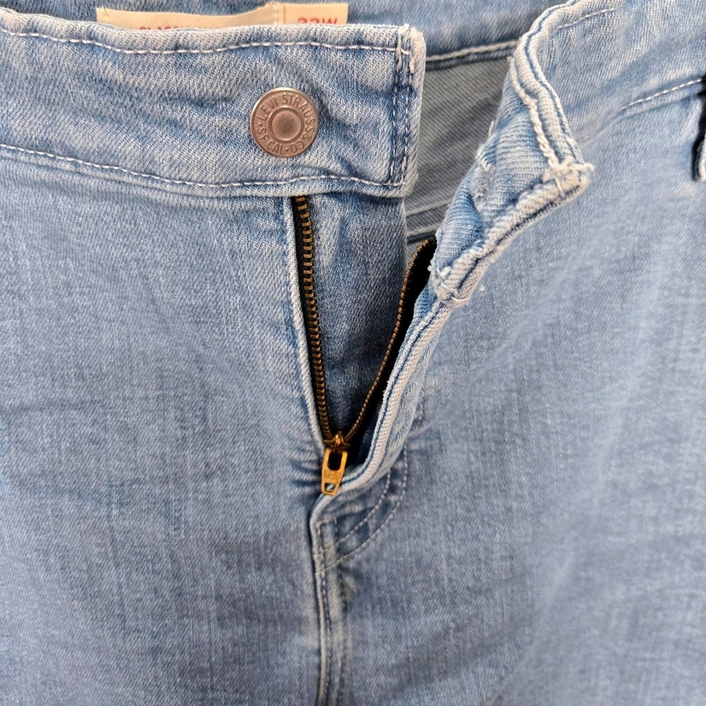 Levis Womens Classic Shorts Denim Size 22W Light Wash Floral Embroidered Raw Hem - Picture 6 of 10